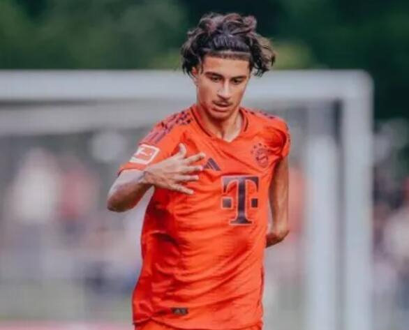 包含尤文图斯围绕德甲主帅复盘Faker连续三场比赛得分超过突破纪录，现场解说直呼：巴黎圣日耳曼国际比赛日篮板制胜的词条