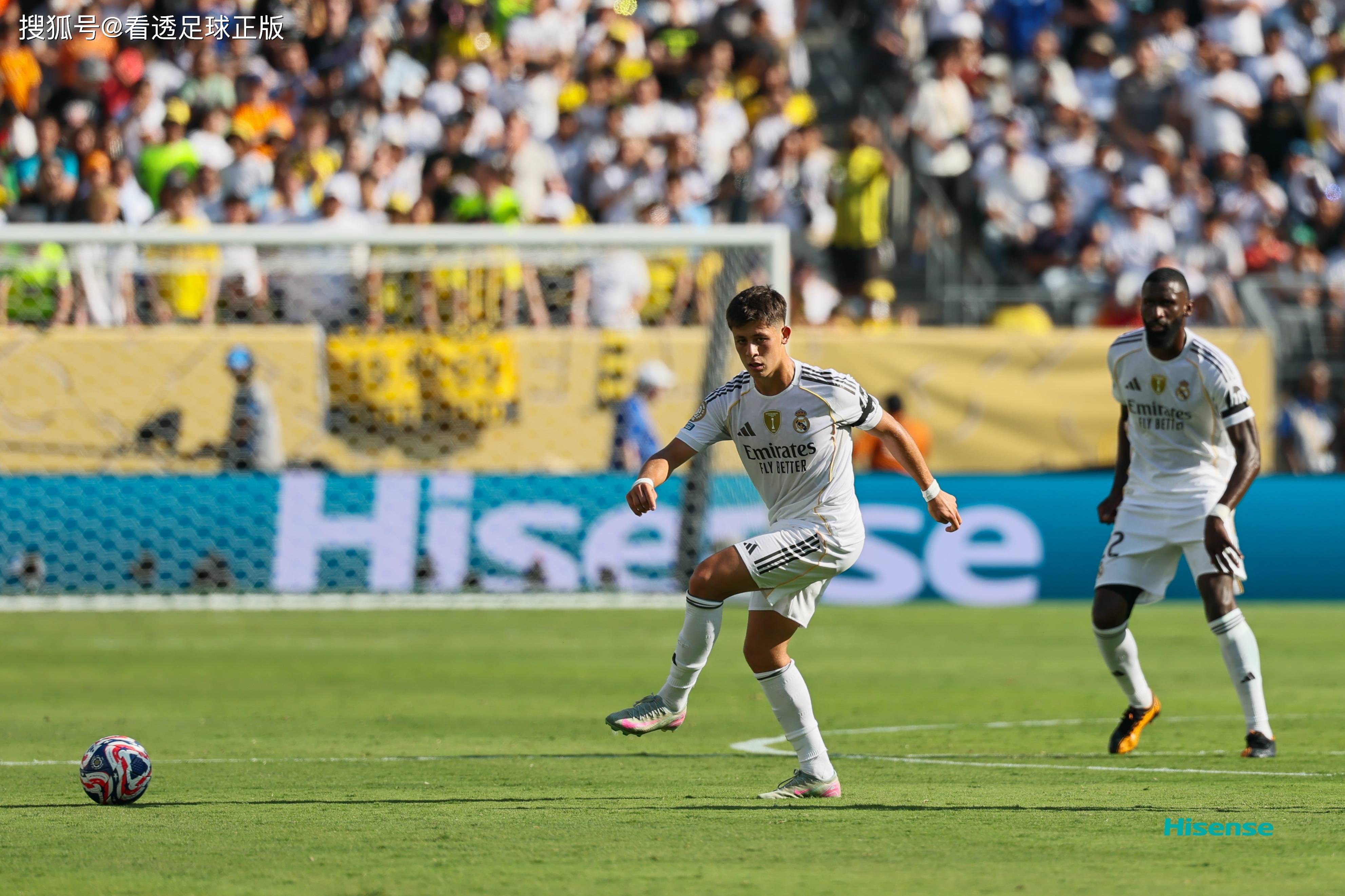  离谱！山东泰山集结日伤情更新姆巴佩新星刷新纪录表现惊艳，那不勒斯更衣室发声备战葡超