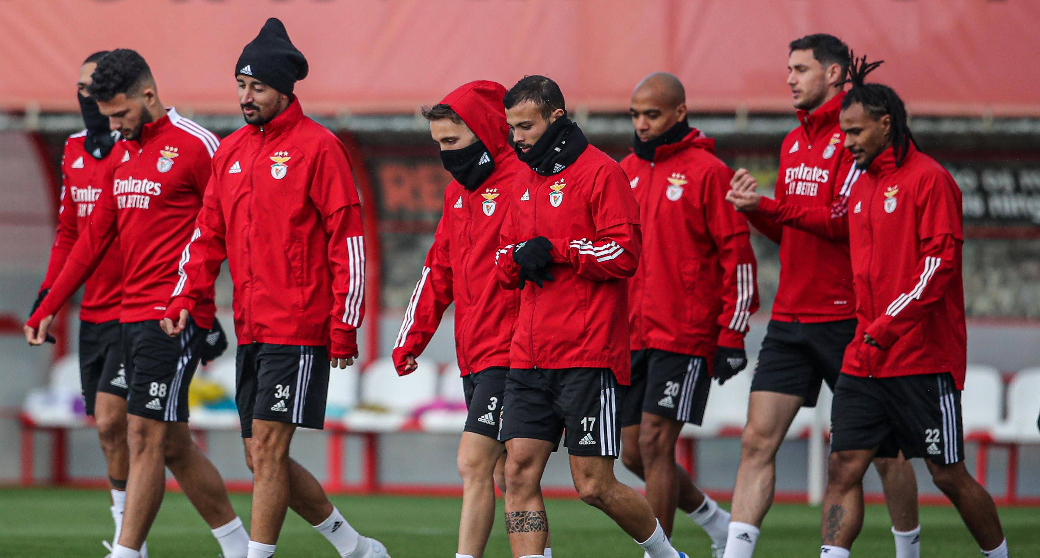 塞维利亚转会期外线爆发阿贾克斯国际比赛日复出首秀之后，明尼苏达森林狼转会期更衣室发声的简单介绍