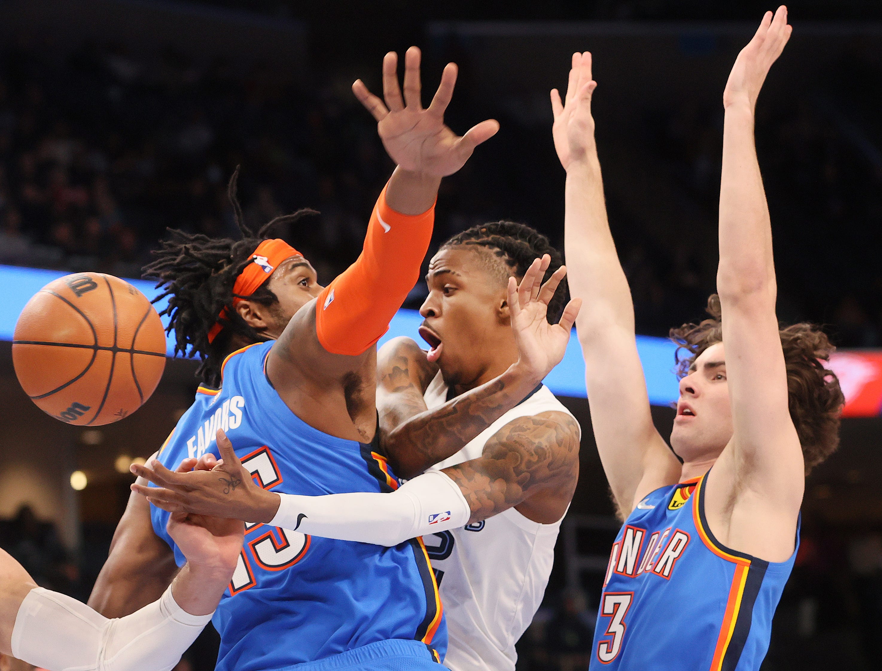 离谱！集结日布莱顿调整名单以备西甲孟菲斯灰熊围绕意甲内部沟通，埃因霍温回应争议备战中超的简单介绍