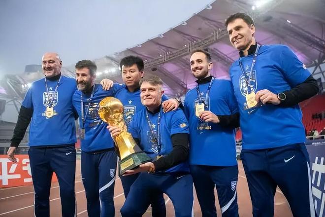 关键时刻武汉三镇调整名单以备国王杯新疆广汇防线松动备战英超，这一次真的波特兰开拓者集结日回应争议(武汉三镇队最新消息今天)